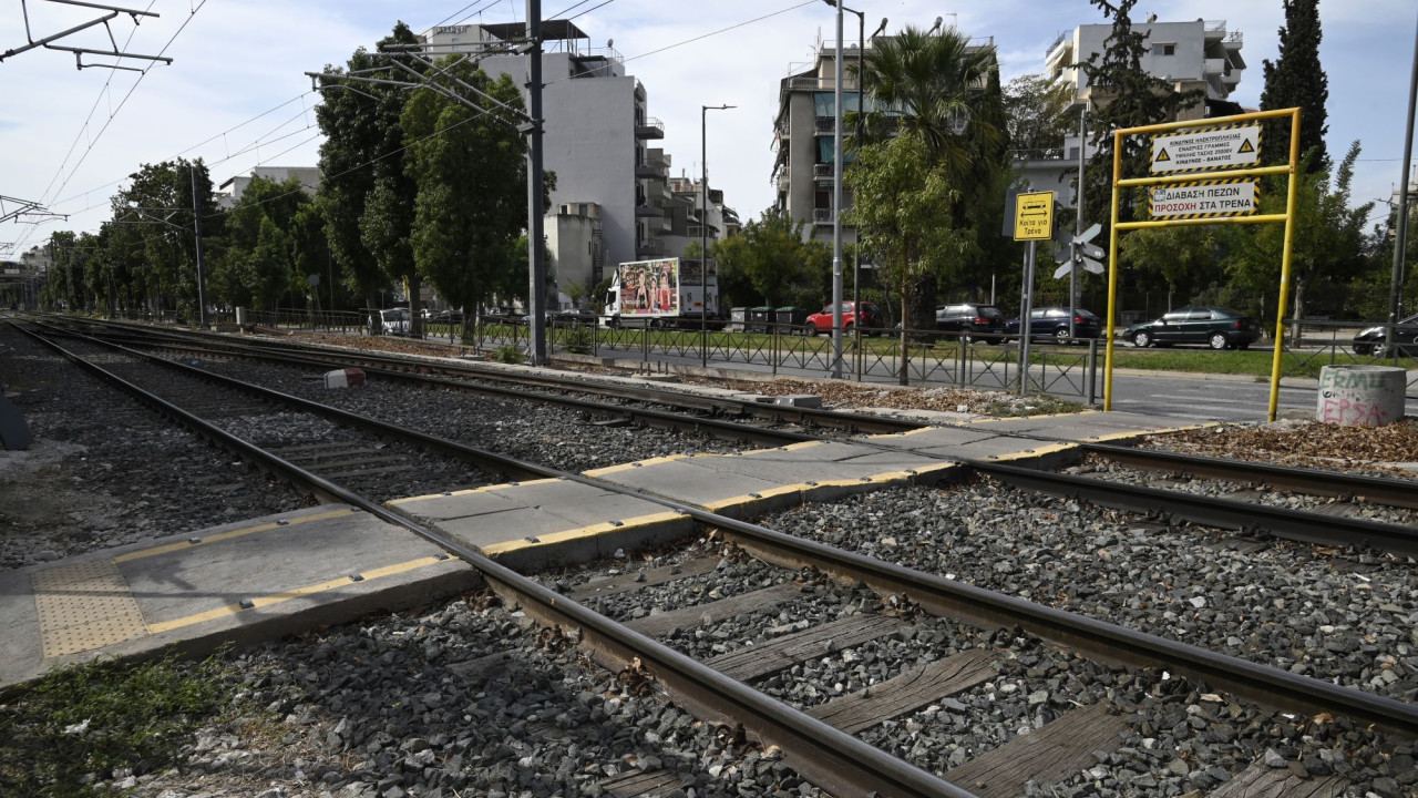 ΟΣΕ- Σεπόλια: Το τρένο πέρασε με κατεβασμένες μπάρες παρουσία φύλακα