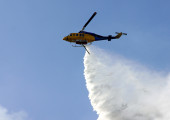 Φωτιά στα Μέθανα - Αεροσκάφη και ελικόπτερο στη μάχη της κατάσβεσης Φωτιά