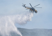 Πυροσβεστικό ελικόπτερο εν δράσει