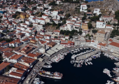 Η Ύδρα σε απόγνωση με στεγαστικό