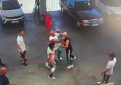 Ξύλο στο βενζινάδικο 
