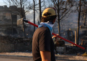 Σαλαμίνα: 10 τραυματίες από τη φωτιά