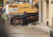 Πλάκα: Έγκυος μεταξύ των θυμάτων – Τα σενάρια της έκρηξης – Έλεγχοι στα κτίρια