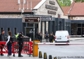 Αστυνομικοί ελέγχουν είσοδο στην Κωνσταντινούπολη