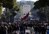 Αλβανία: Έκτη ημέρα διαδηλώσεων με επεισόδια στα Τίρανα