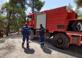 Πυρκαγιά στη λεωφόρο Βεΐκου - Στο σημείο πυροσβεστικές δυνάμεις