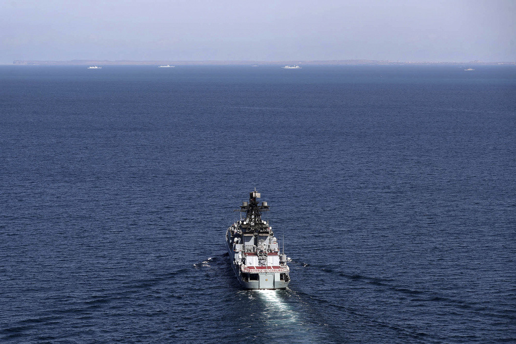 Α military ship moves in the Iranian waters prior to the start of a joint naval drill of Iran, Russia and China in the Indian Ocean