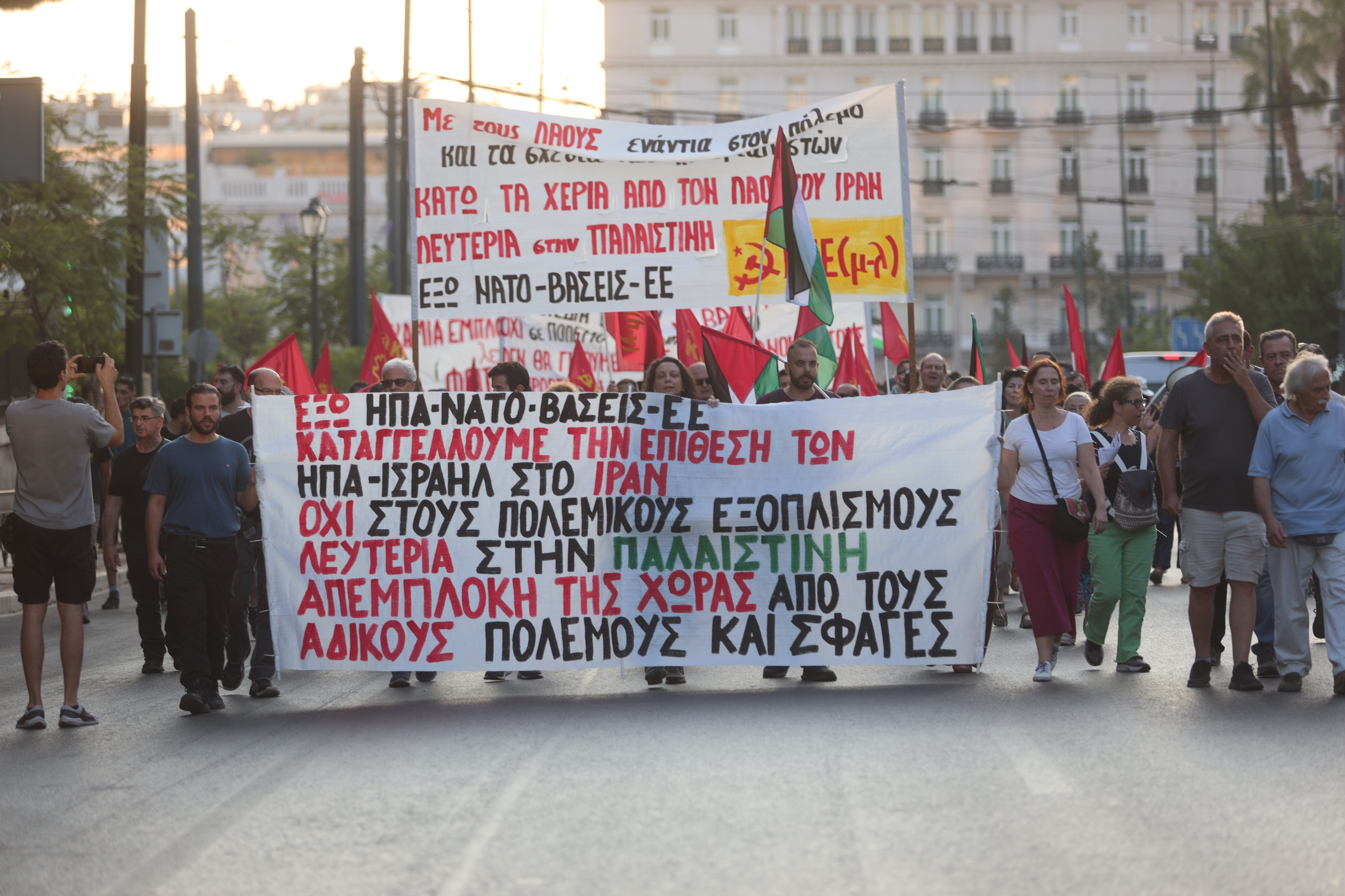 Αντιπολεμικό συλλαλητήριο στο Σύνταγμα- Πορείες και στη Θεσσαλονίκη