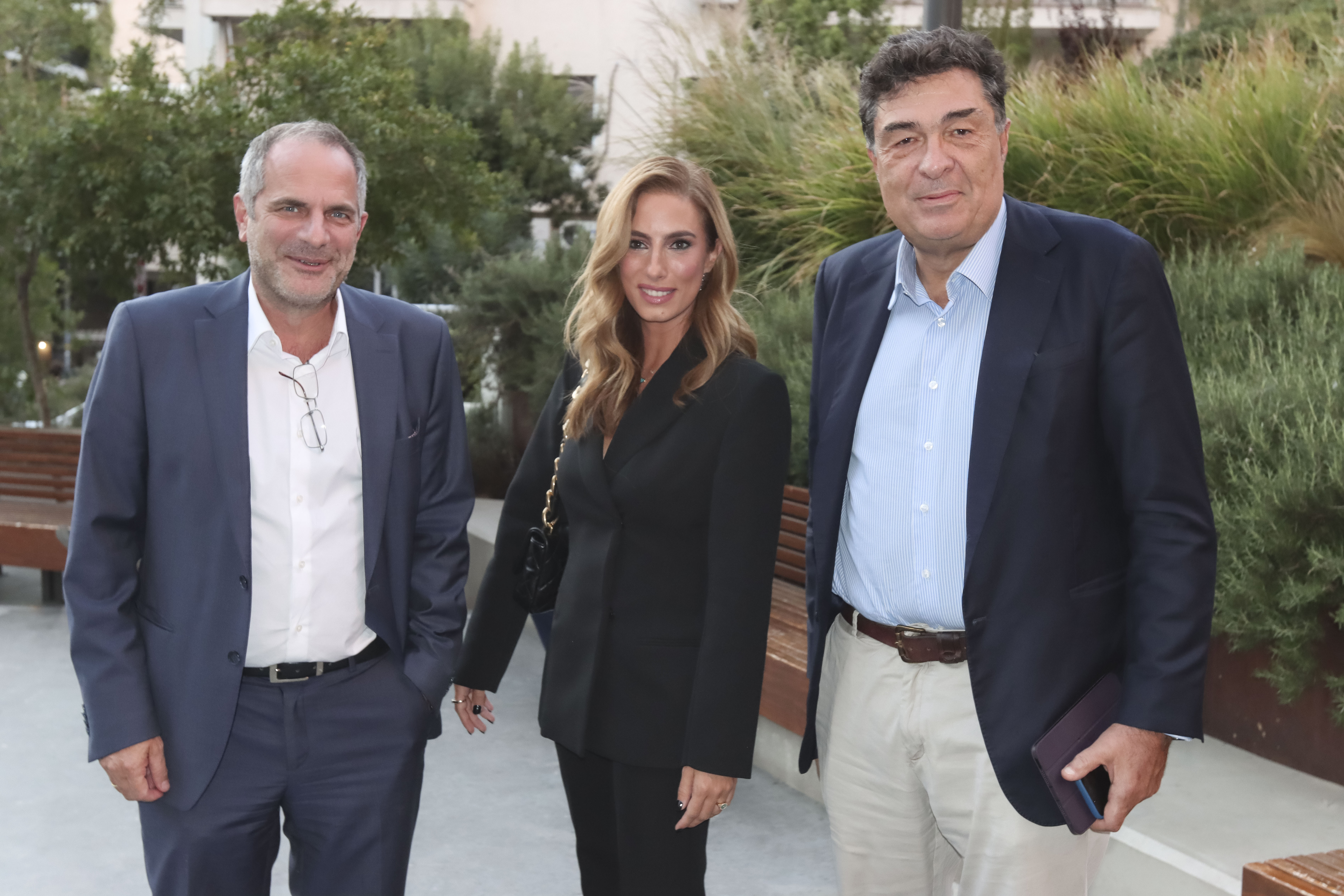 νηνννν