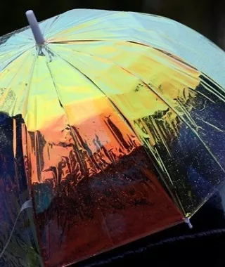 Με ομπρέλες η Ανάσταση - Με άστατο καιρό το ψήσιμο του οβελία αύριο Πάσχα- Πού θα βρέξει