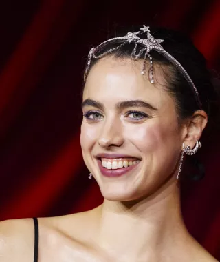 Margaret Qualley: Υπόσχεται μια συναρπαστική σκοτεινή πλοκή στο νέο θρίλερ «Victorian Psycho» 