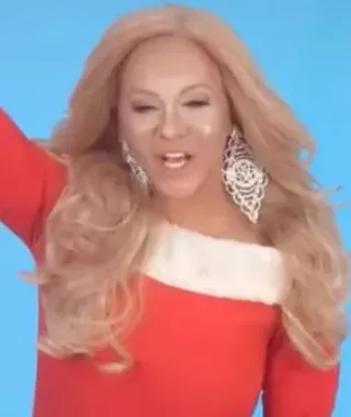 O Τάκης Ζαχαράτος… έγινε Mariah Carey και είναι υπέροχος! – Δείτε το video 