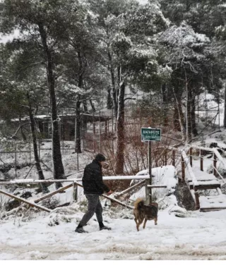 Χριστούγεννα με χιόνια και σε χαμηλά υψόμετρα – Πού θα σημειωθούν καταιγίδες