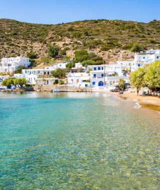 Η Express αποκαλύπτει τη γοητεία της Σίφνου στο βρετανικό κοινό
