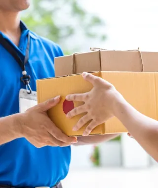 Τέλος το delivery με μετρητά: Τι αλλάζει με το νέο νομοσχέδιο του ΥΠΕΘΟ