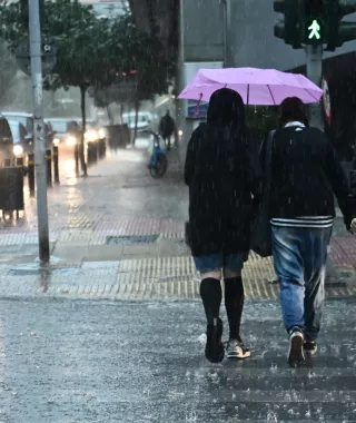 Σάρωσε τη χώρα η κακοκαιρία: Σοβαρά προβλήματα και ζημιές - Υποχωρεί τις επόμενες ώρες 