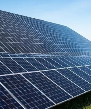 Μόνιμη μείωση του λογαριασμού ρεύματος με την αυτοκατανάλωση - Το νέο πλαίσιο για τα «φωτοβολταϊκά στο μπαλκόνι»