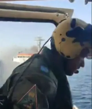 Βίντεο: Η στιγμή της διάσωσης του πληρώματος του τάνκερ μετά από χτύπημα αμερικανικού μαχητικού
