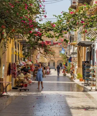 Ναύπλιο: Τι να δεις, πού να κολυμπήσεις και πού να φας στην πιο ρομαντική πόλη της χώρας