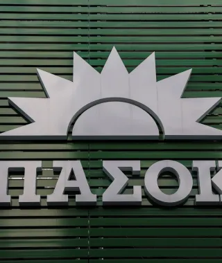 ΠΑΣΟΚ: Ο κ. Τσίπρας ταυτίζεται με το Μαξίμου και μας ρίχνει λάσπη
