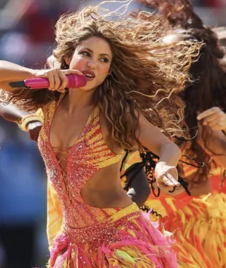 Το χτένισμα της Shakira εκτόξευσε τις αναζητήσεις και επανέφερε αυτή την bohemian τάση 