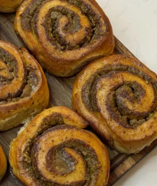 Wagee The Baker: Ο νέος φούρνος στο Κουκάκι για rolls και cheesecake
