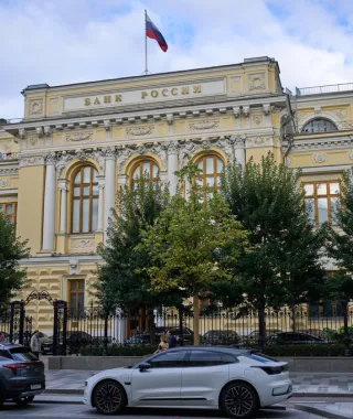 Ρωσία: Η κεντρική τράπεζα διατηρεί αμετάβλητο το βασικό επιτόκιο στο 14% εν όψει των εκλογών