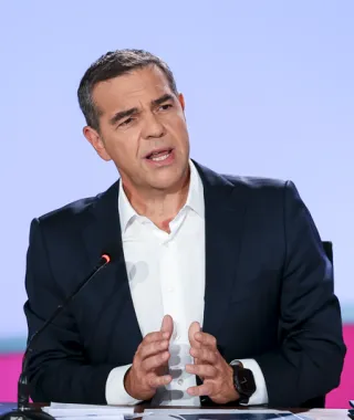 Ο Τσίπρας συνεχάρη την Ελίφ Εράλπ για τη νίκη του Die Linke στο Βερολίνο