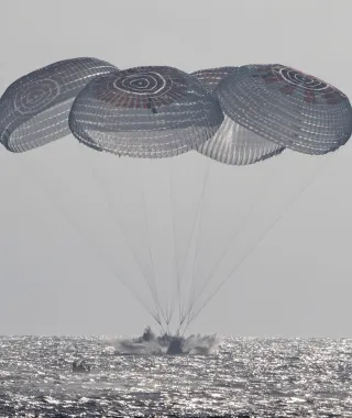 SpaceX: Επέστρεψε 4 αστροναύτες στη Γη από τον Διεθνή Διαστημικό Σταθμό - Δείτε βίντεο της προσθαλάσσωσης