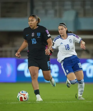 «Λύγισε» 3-1 η εθνική γυναικών από την πανίσχυρη Αγγλία, δύσκολη αποστολή στο Λέστερ