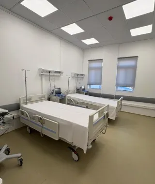 Ενισχύεται το Κρατικό Θεραπευτήριο – Κέντρο Υγείας Λέρου: Σύμβαση Δωρεάς της 2ης ΥΠΕ με την "Kyklades Maritime Corporation"
