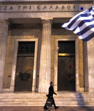 Αμετάβλητο το χάσμα στα επιτόκια καταθέσεων και δανείων τον Ιούνιο
