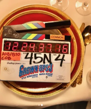 «Grown Ups 3»: Το πρώτο στιγμιότυπο από τα γυρίσματα με τη θρυλική παρέα του Άνταμ Σάντλερ