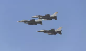 F16