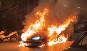 Παγκράτι: Φωτιά σε αυτοκίνητα