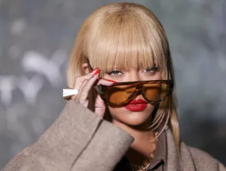 H νέα… Rihanna: Έγινε ξανθιά και το χαίρεται  