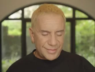 Γιώργος Μαζωνάκης: «Φτυστός» ο Till Lindemann των Rammstein – Δείτε video 