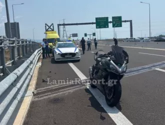 Τραγωδία έξω από τη Λαμία: Συγκρούστηκαν μηχανές - Νεκρός ο ένας αναβάτης - Βίντεο από το σημείο