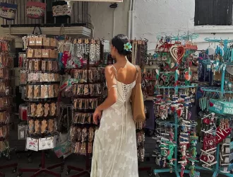 Chelsea Parke: Το viral trend με το claw clip έχει χωρίσει το TikTok στα δύο