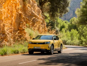 Νέες αναβαθμισμένες εκδόσεις για τα αμιγώς ηλεκτρικά Ford Explorer και Capri