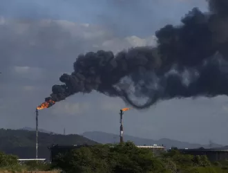 ΗΠΑ: Κοντά στα 90 δολάρια το βαρέλι το πετρέλαιο μετά τις δηλώσεις Τραμπ