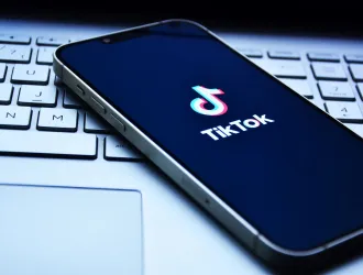 TikTok: Κλείνει με $400 εκατ. τη δικαστική διαμάχη για την παραβίαση προσωπικών δεδομένων παιδιών στις ΗΠΑ