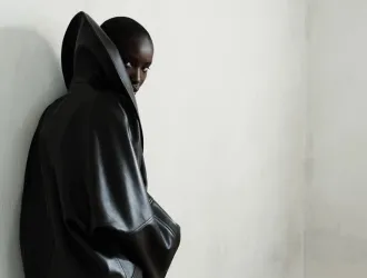 Balenciaga: Η μόδα χωρίς μεγέθη στο επίκεντρο της νέας συλλογής