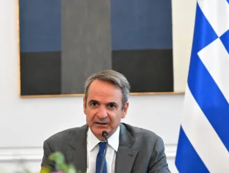 PM urges cabinet to step up action as "collective political centre"