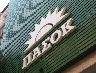 ΠΑΣΟΚ για Γεωργιάδη: «Μετά τους κοριούς του Μαξίμου, η κυβέρνηση λανσάρει τον κινούμενο κοριό»
