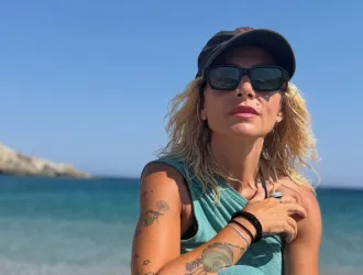 Ελεωνόρα Ζουγανέλη: Από τις θάλασσες και τις συναυλίες στην αγκαλιά του Νίκου Συρίγου