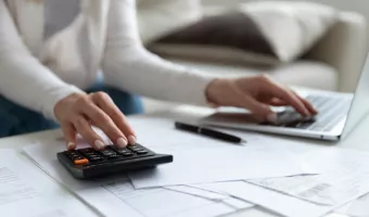 ΔΕΘ 2026: Ο νέος χάρτης φοροελαφρύνσεων για επαγγελματίες και επιχειρήσεις