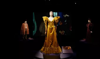 «Poor Things. Τα κοστούμια» - Εντυπωσιακή έκθεση στο Μουσείο Μπενάκη - Φωτογραφίες 