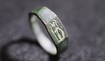 Αρχαίο δαχτυλίδι με τη θεά Αθηνά ανακαλύθφηκε τυχαία στο Ισραήλ 