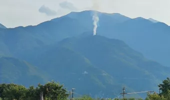 Φωτιά στον Όλυμπο: Η πυρκαγιά μαίνεται σε υψόμετρο 1500 μέτρων